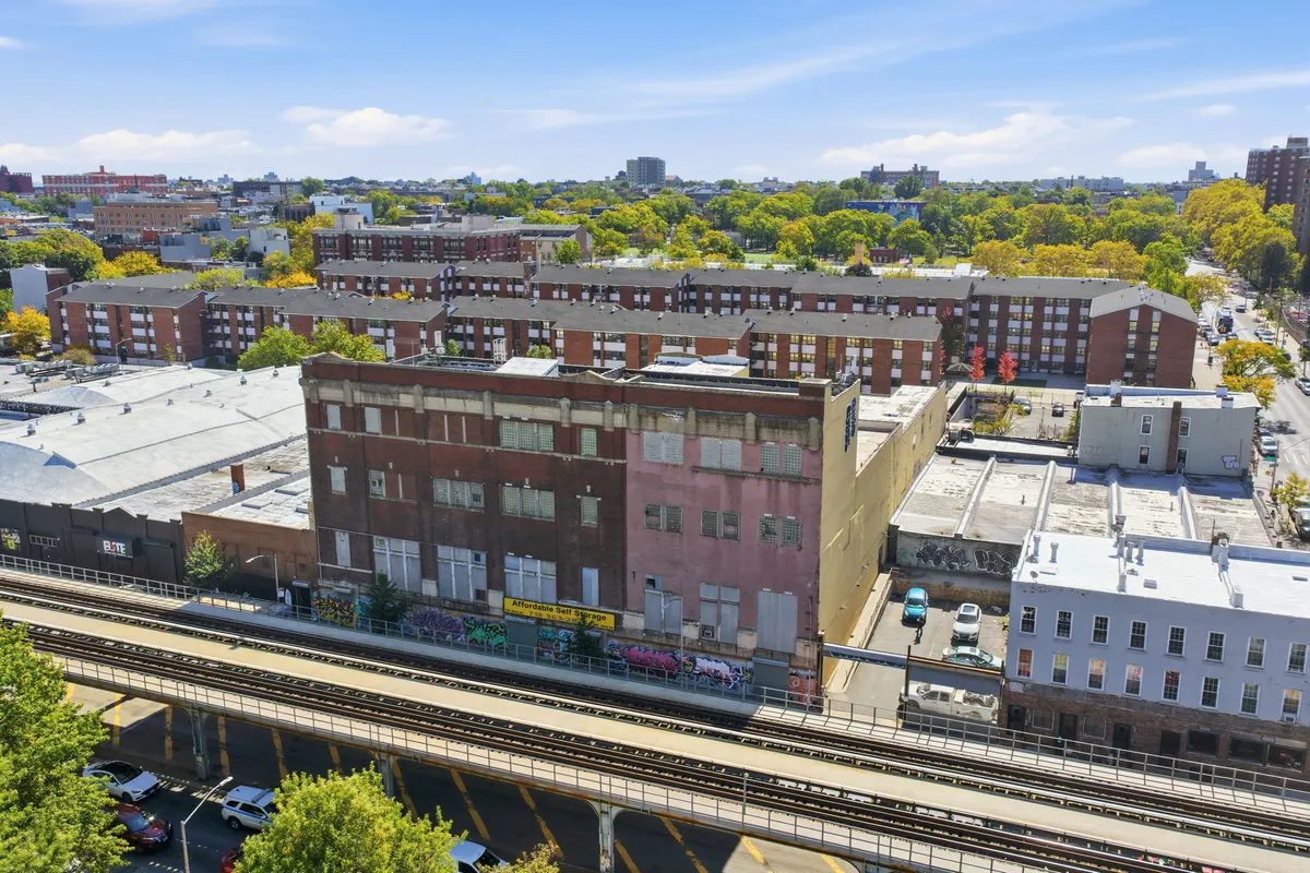 1680 Atlantic Ave, photo 3