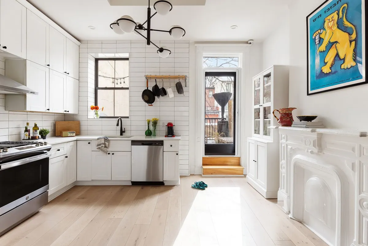 420 Lafayette Ave, photo 3