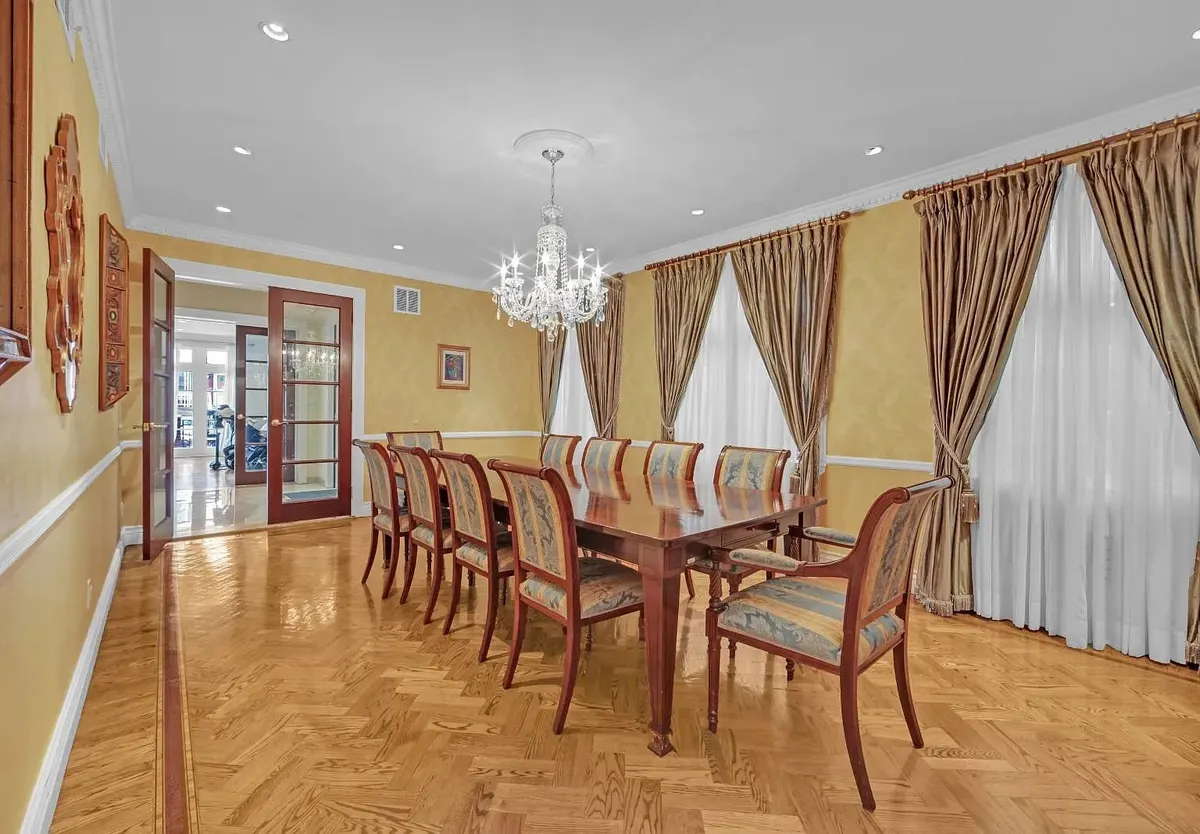 Luxury Home For Sale - Gravesend, photo 3