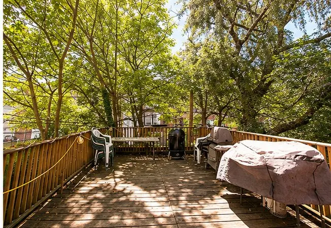 866 Prospect Pl, photo 3